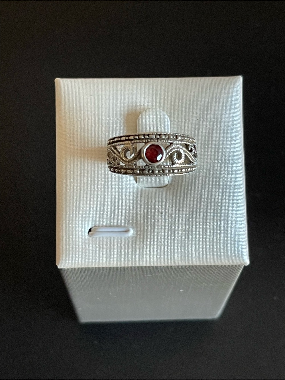 925 Sterling Silver red garnet Filigree Band Ring.